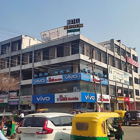 Hotel Newyork Inn Anand Bagian luar foto