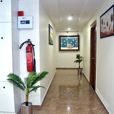 Hotel Newyork Inn Anand Bagian luar foto