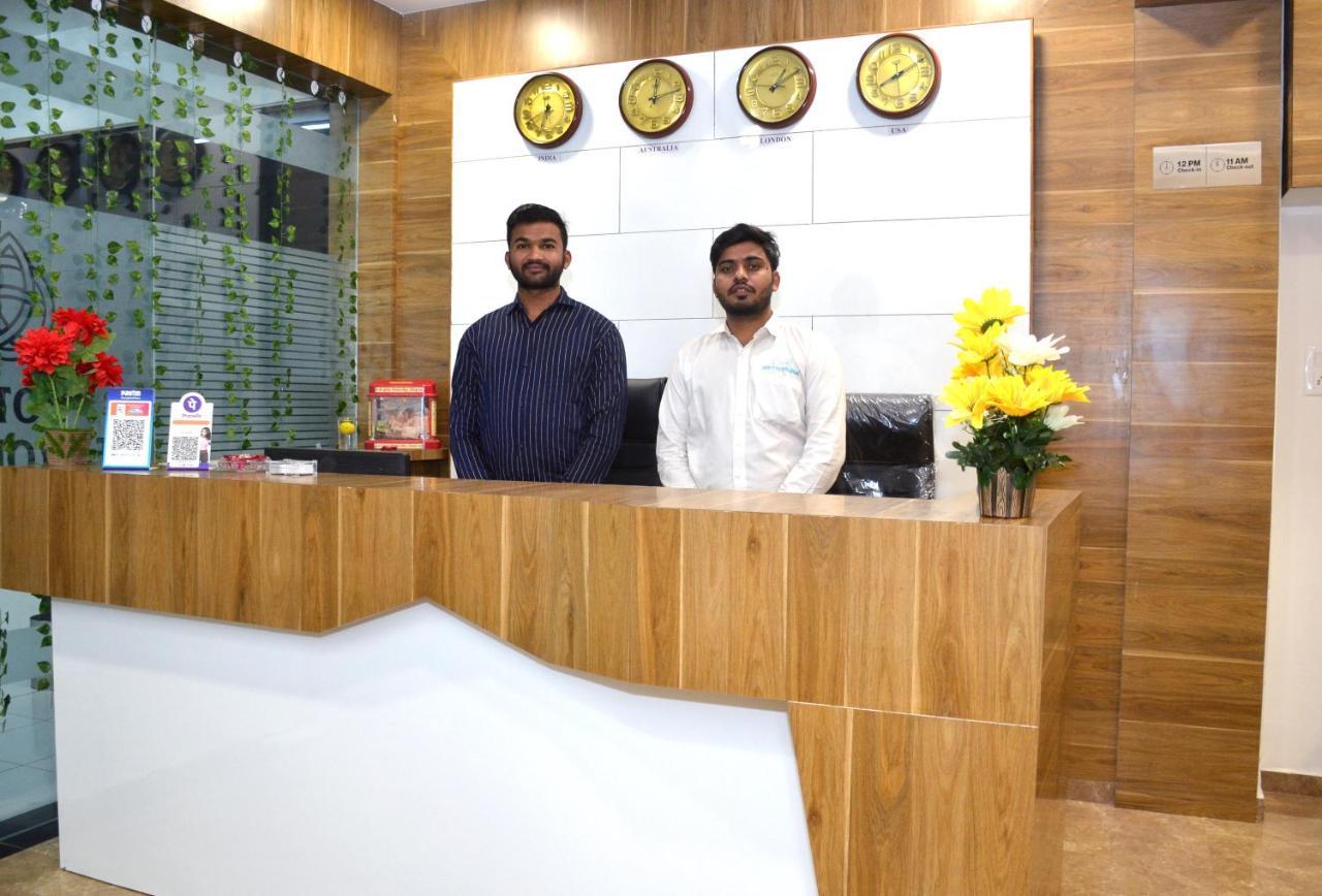 Hotel Newyork Inn Anand Bagian luar foto