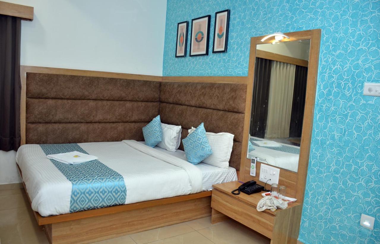 Hotel Newyork Inn Anand Bagian luar foto