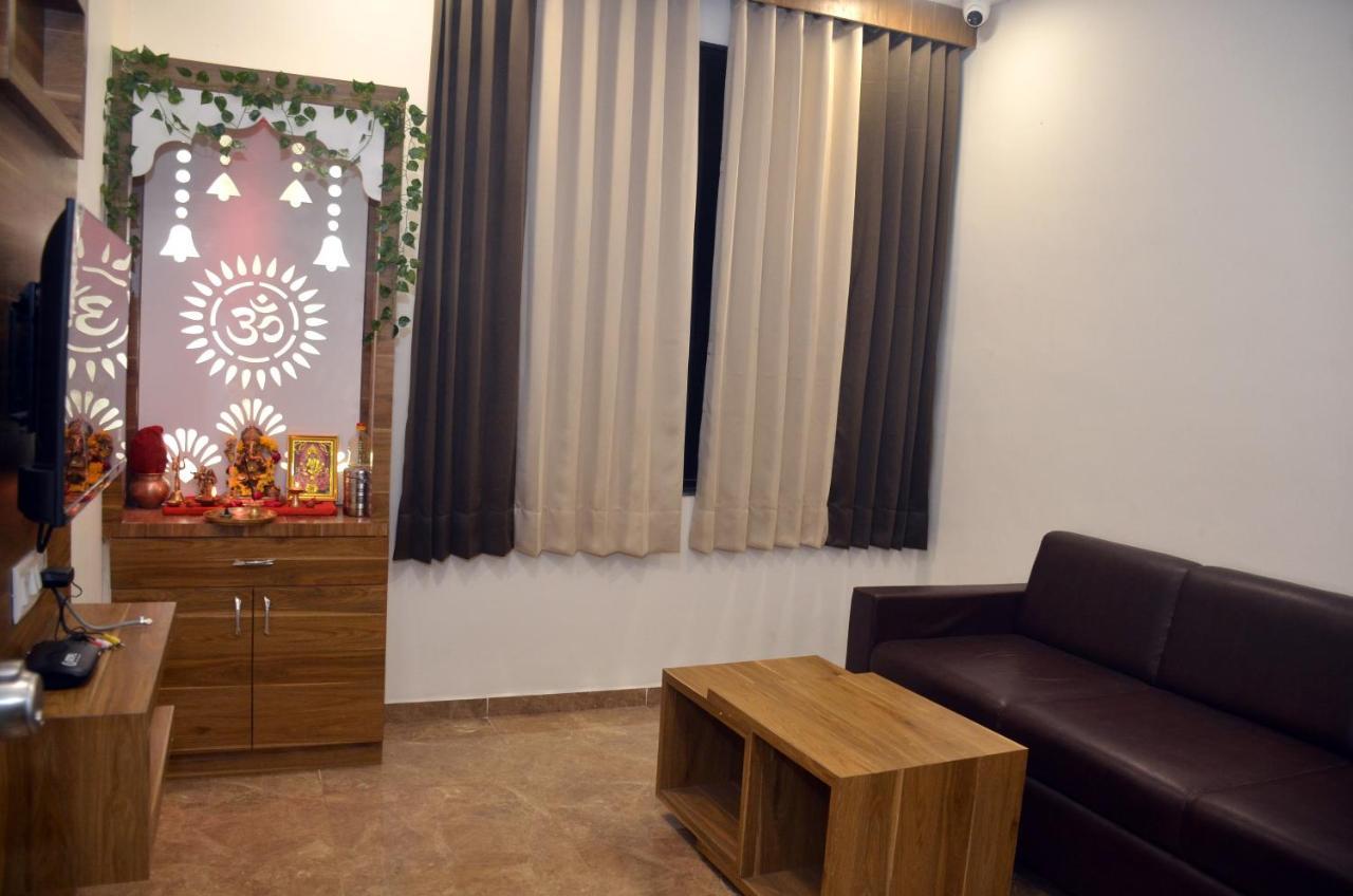 Hotel Newyork Inn Anand Bagian luar foto