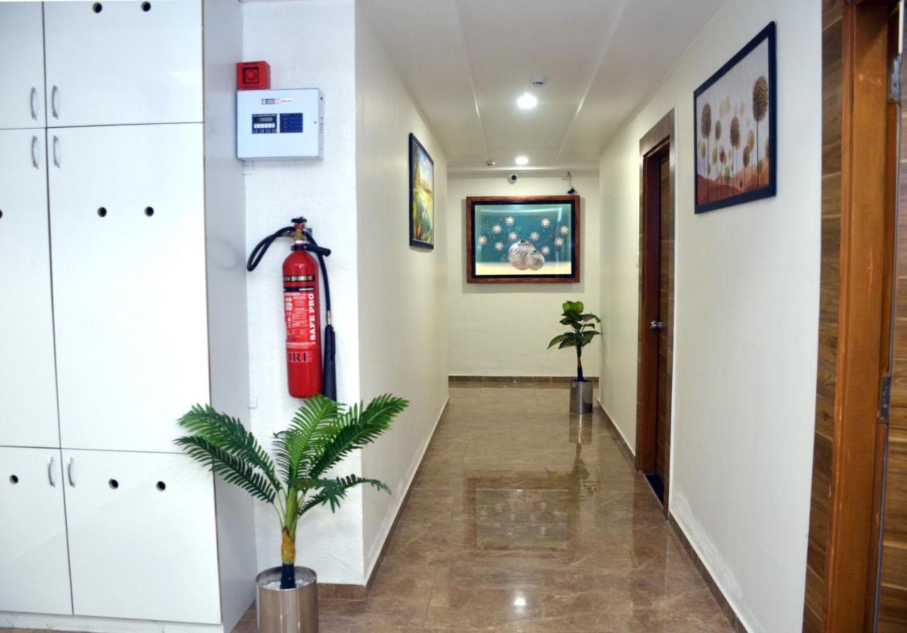 Hotel Newyork Inn Anand Bagian luar foto