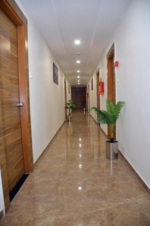 Hotel Newyork Inn Anand Bagian luar foto