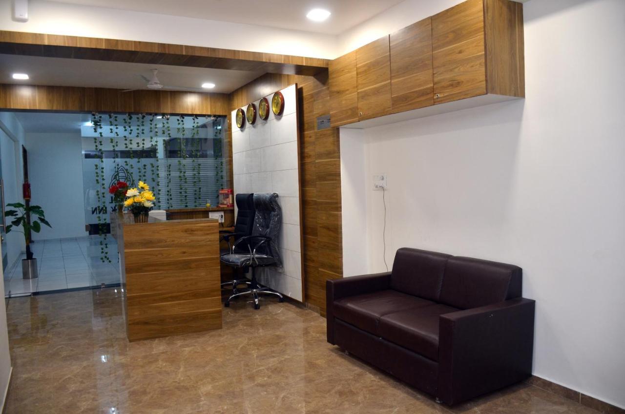 Hotel Newyork Inn Anand Bagian luar foto