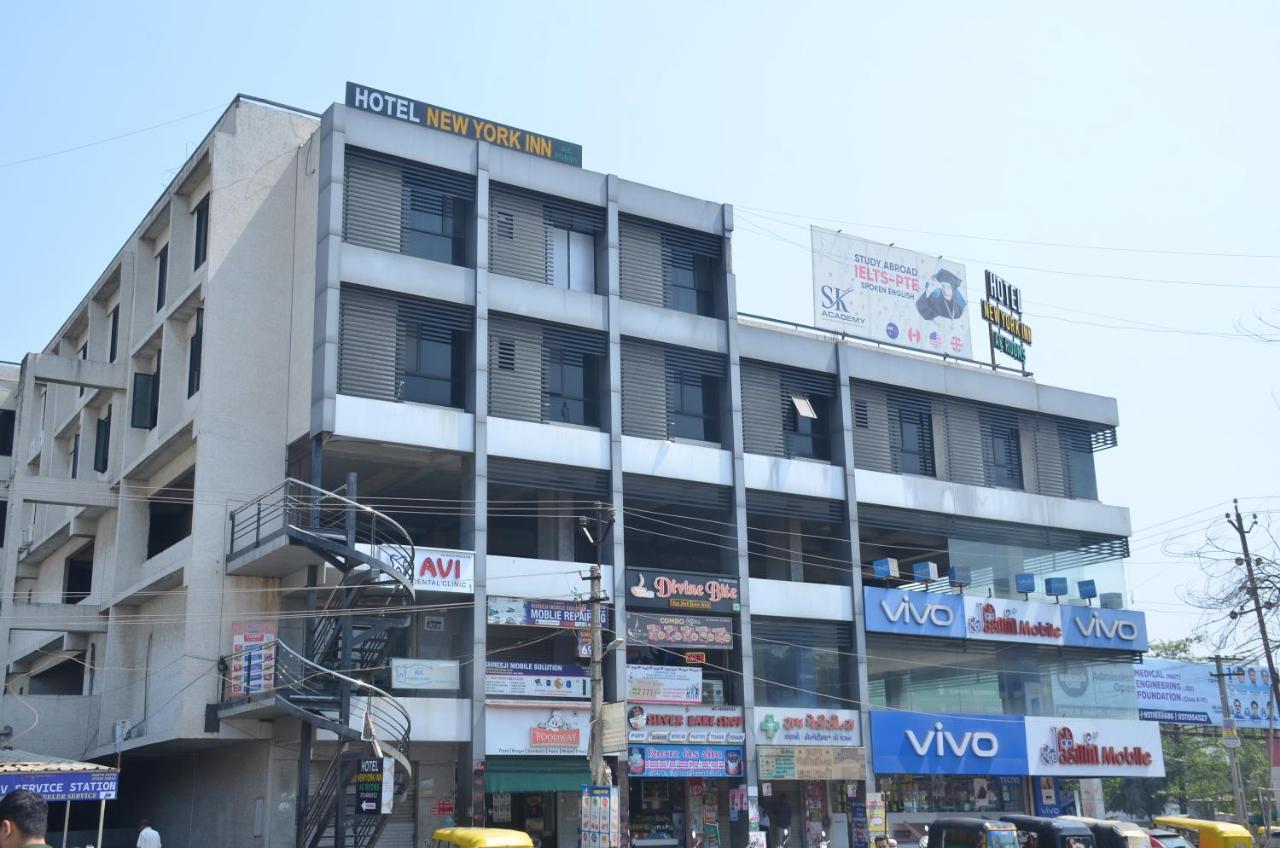 Hotel Newyork Inn Anand Bagian luar foto